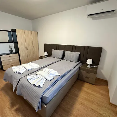 White Wood בנסקו